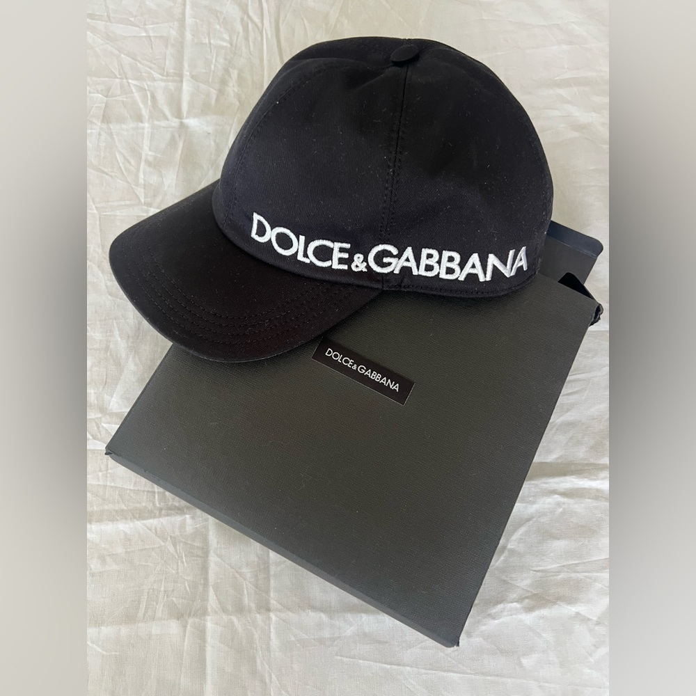 Dolce and Gabbana womens black hat, rapper hat size 58 brand new never worn